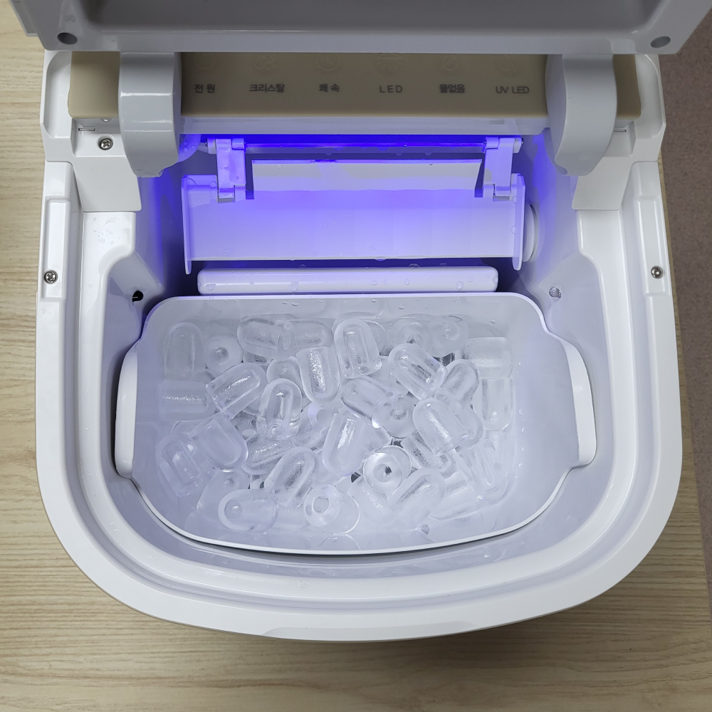 Dokdo Freeze ice bin with clear ice